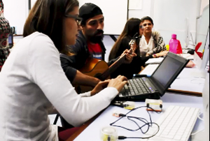 Estudiantes durante el taller